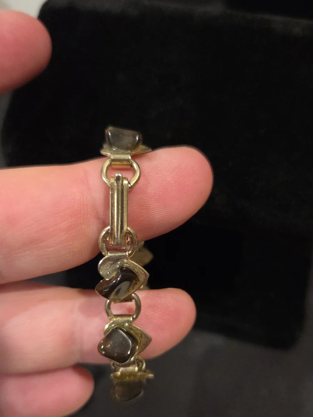VINTAGE GOLDTONE BRACELET WITH HEART LINKS AND TIGERS EYE STONES